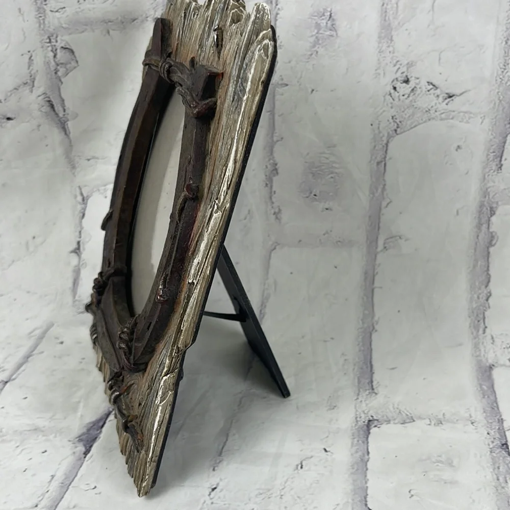 Rustic Horseshoe Picture Frame Barbed Wire Resin and Metal Back Stand Western